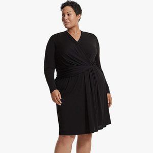 LBD... Curvy friendly Black Dress